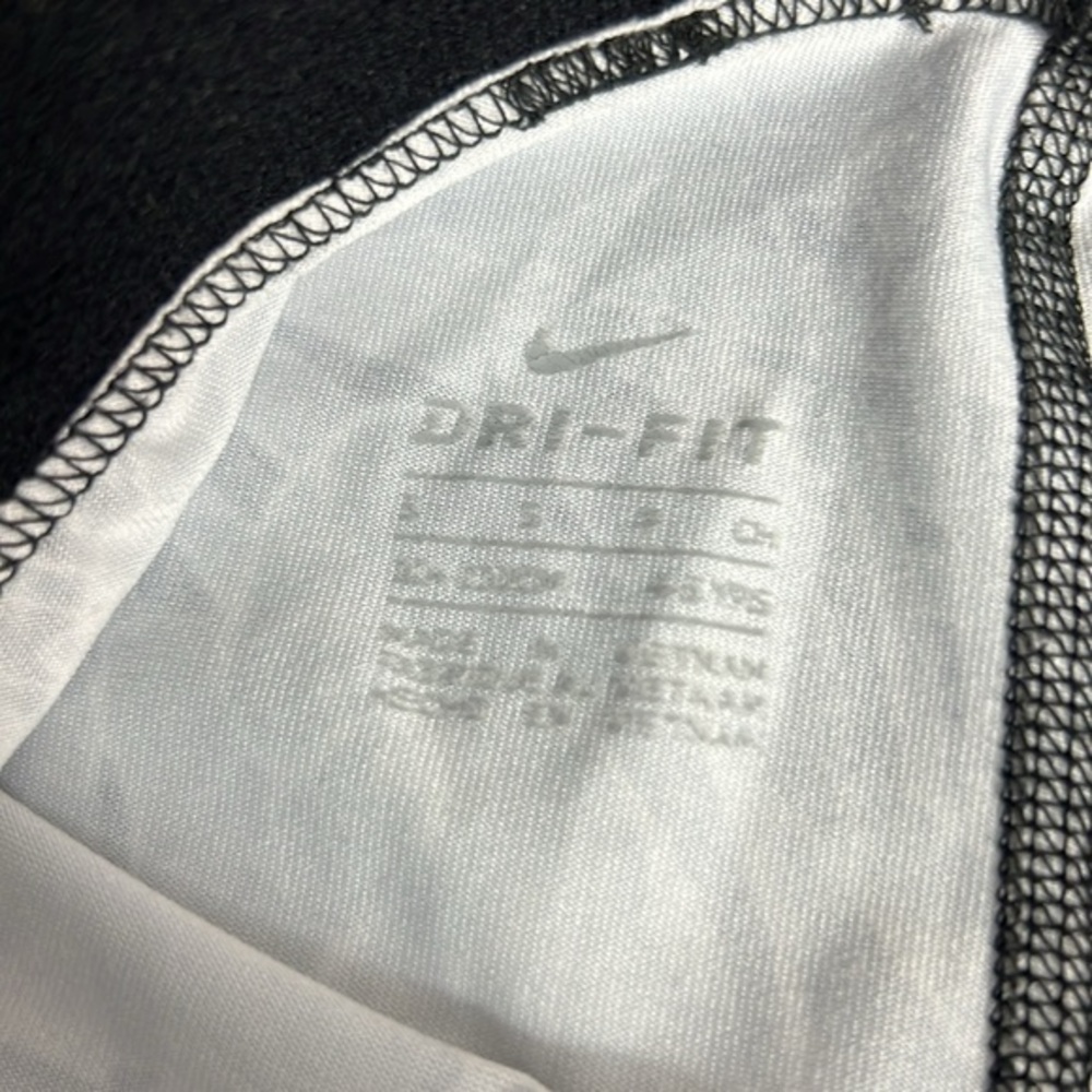 Nike‎ - Picture 8 of 9
